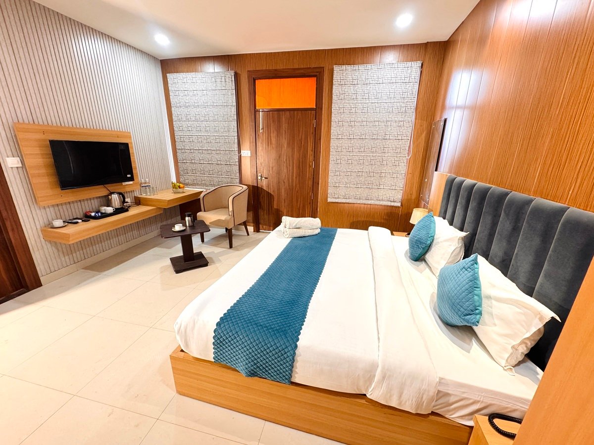 Room 8